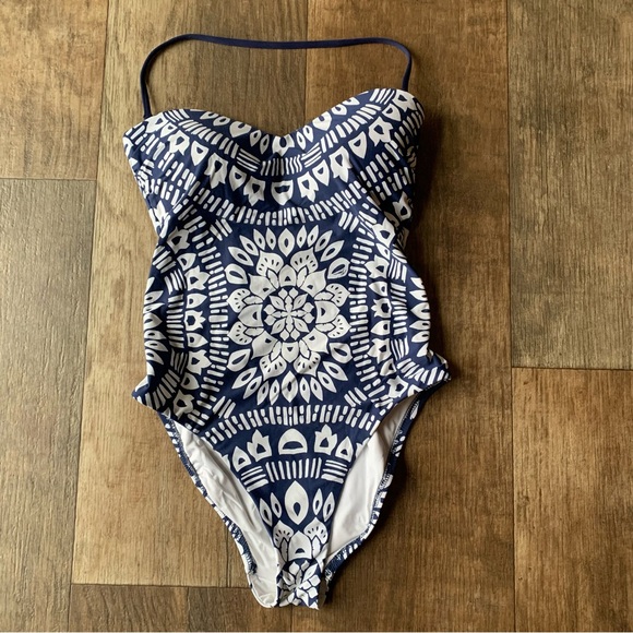 Trina turk criss cross back mandala one piece swimsuit with removable strap - Picture 5 of 9